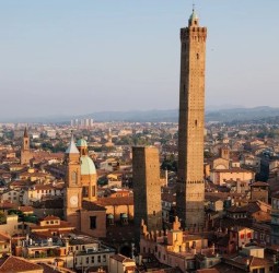 Dem schiefen Turm von Bologna droht der Kollaps