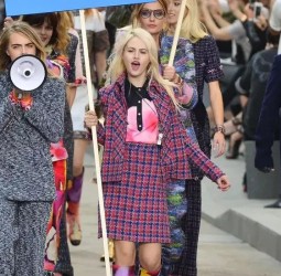 KUNST UND MODE: WAS PASSIERT, WENN ZWEI KREATIVE WELTEN AUFEINANDERTREFFEN?